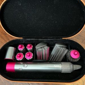 Dyson Airwrap styler Complete (with case and attachments)